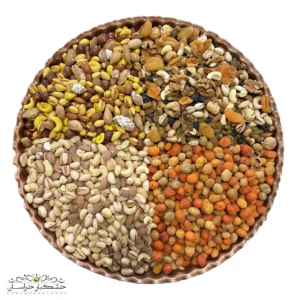 تصویر پک ویژه یلدا با آجیل و میوه خشک تازه در بسته‌بندی شیک یلدایی