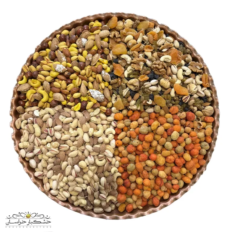 تصویر پک ویژه یلدا با آجیل و میوه خشک تازه در بسته‌بندی شیک یلدایی