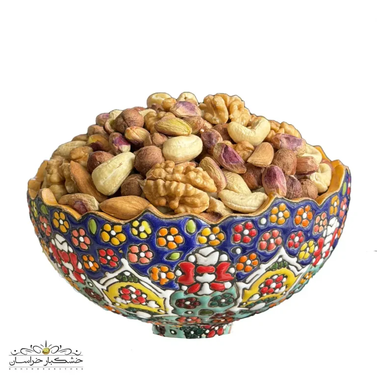 عکس آجیل پنج مغز مخلوط خام، شامل بادام درختی، پسته، فندق، تخمه آفتابگردان و نخودچی، آجیل باکیفیت ایرانی با طعم طبیعی و بافت متنوع، بسته‌بندی ۵۰۰ گرمی غنی از پروتئین و امگا-۳ برای میان‌وعده سالم