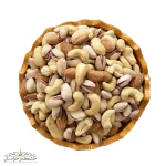 نمای نزدیک آجیل سه مغز خام با مغزهای درشت، سالم و طبیعی بدون تفت