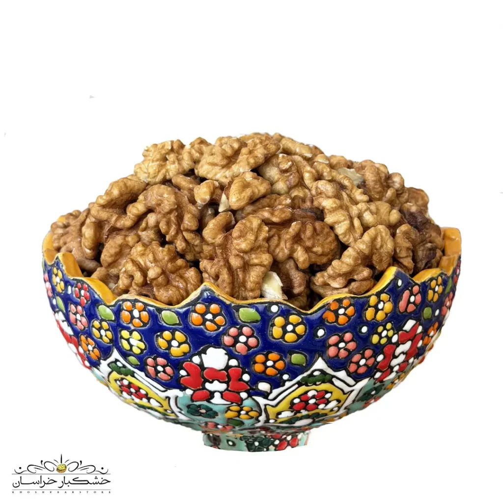 مغز گردو شکری شیرین و ترد مناسب پذیرایی و میان‌وعده