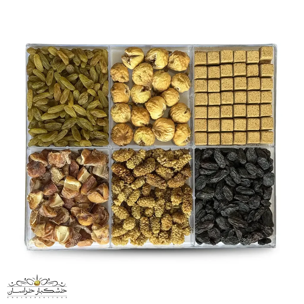 تصویر کلکسیون پذیرایی چای شامل توت خشک، مویز، انجیر، خرما و عناب در بسته‌بندی شیک