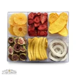 کلکسیون میوه خشک ویژه خشکبار استور شامل آناناس، انبه، نارگیل، انجیر، توت‌فرنگی و موز خشک‌شده طبیعی