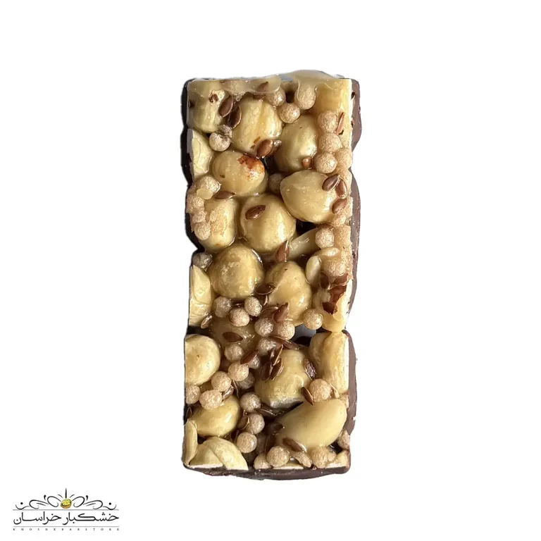 نات بار فندق و بادام‌ زمینی – زاویه دوم با نمای نزدیک و بافت فشرده