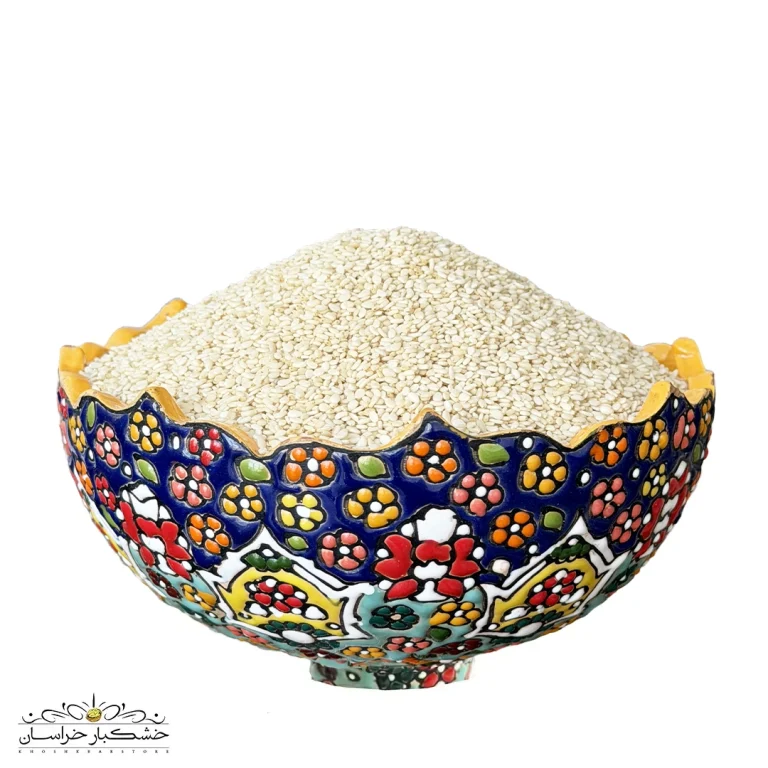 دانه‌های کنجد سفید خام، تمیز و درجه یک با کیفیت صادراتی در بسته‌بندی خشکبار استور
