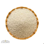 نمای نزدیک ماکرو از دانههای کنجد سفید خام، تمیز و درجه یک با کیفیت ممتاز برای مشاهده بافت و تازگی محصول